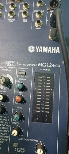 Mesa analógica Yamaha 12 canais