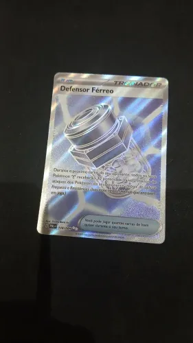 Carta de pokémon TGC, Defensor Férreo (booster de Escuridão absoluta, lançado hoje).
