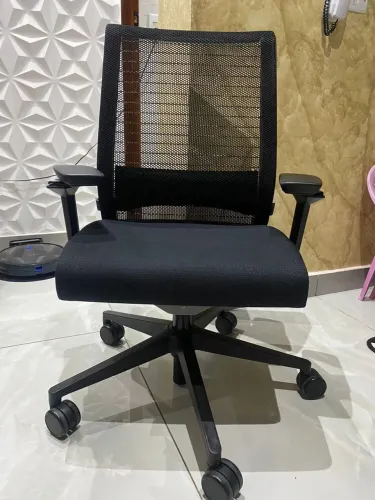Cadeira Steelcase Think V 1 completa