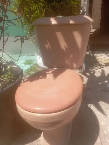 Vaso e pia de banheiro