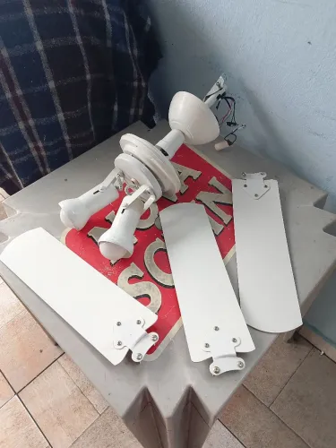 VENDO VENTILADOR DE TETO,220V COM MONTAGEM INCLUSA NO VALOR