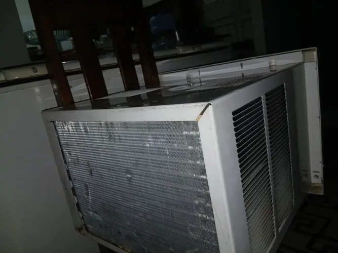 Vendo ar de 10 mil btus springer ta limpo e está gelando perfeitamente  pouco uso 