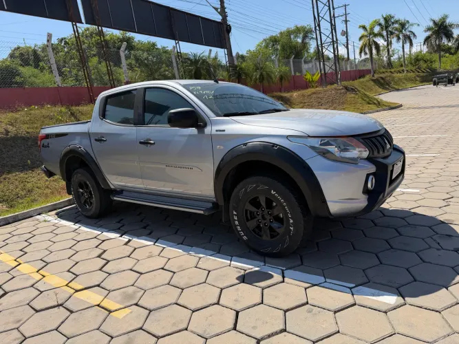 Mitsubishi L200 Triton Sport GLX 2.4 CD Diesel Mec. 2020