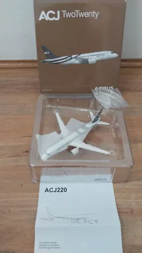 Maquete Original Avião Airbus ACJ TwoTwenty Escala 1:72