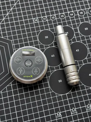 Máquina de tatuar Cheyenne hawk + Fonte critical atom