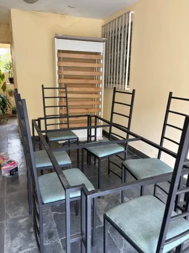 Mesa com 6 lugares - S/ Tampo