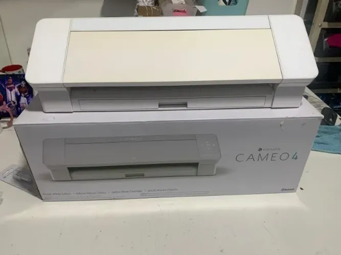Silhouette Cameo 4 + Acessórios