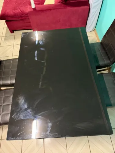 Mesa Tampo de Vidro + 4 Cadeiras de Couro - Preta