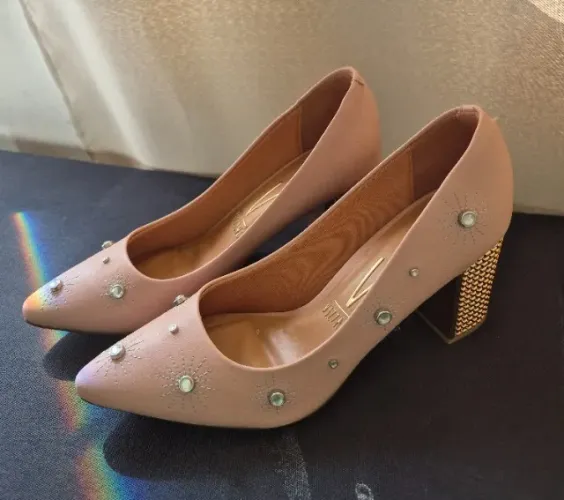 Sapatos semi novos (usados uma única vez)