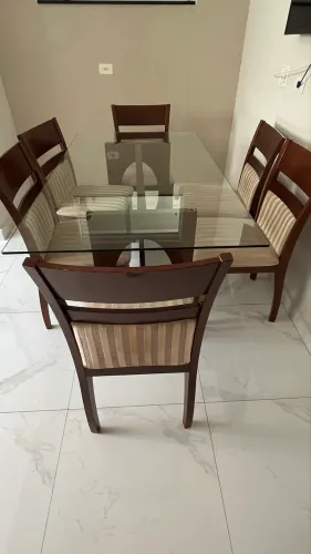 Mesa de jantar com 6 cadeiras