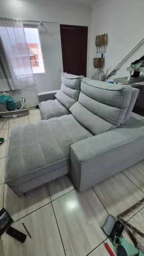Sofá retrátil em linho. Grande.3 posições de encosto.