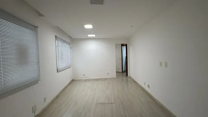 Sala disponível para locação com 31m² no Shopping Proeng Hall em Jardim da Penha