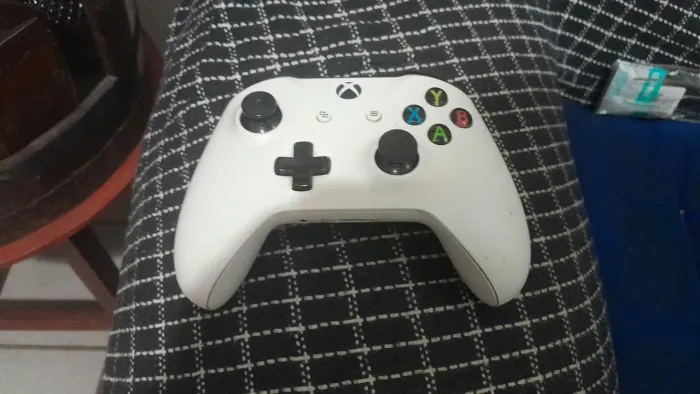 Xbox one X 1TB com 2 controles.