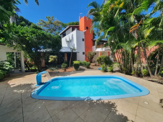 Casas de Condomínio para venda com Piscina e 3 quartos, 340 m² - São Cristóvão