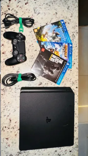 PlayStation 4 slim 
