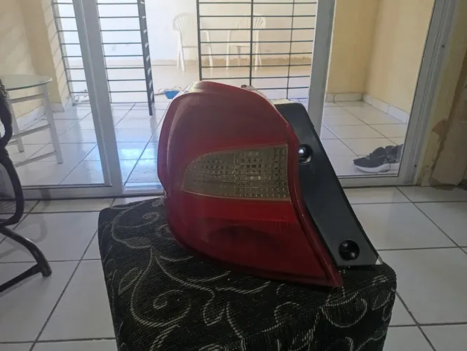 Lanterna traseira do Ford Ka Hatch 3 cilindros