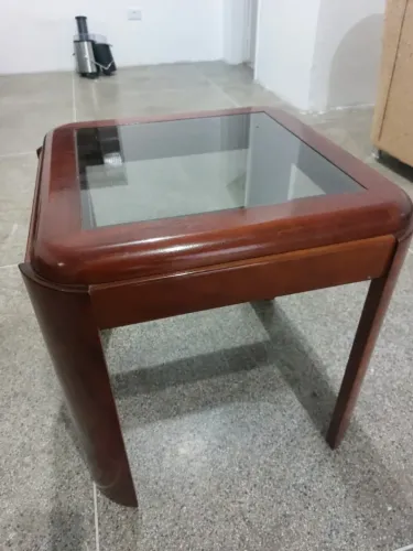 Mesa Lateral de Canto Rudnick com Tampo de Vidro - 48x48 cm (Impecável)