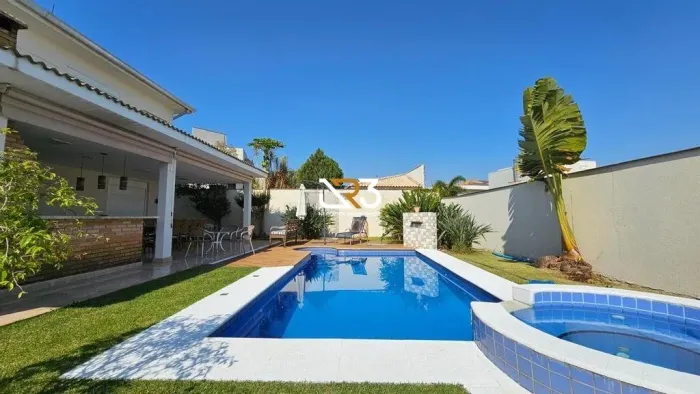 Casa para alugar no Condomínio Alphaville Imbuías - 4 suítes, piscina, varanda gourmet, 33