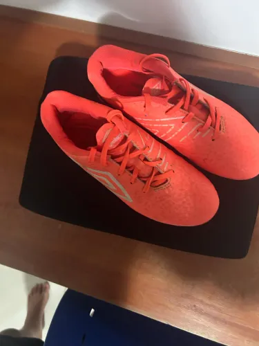 Chuteira de campo umbro