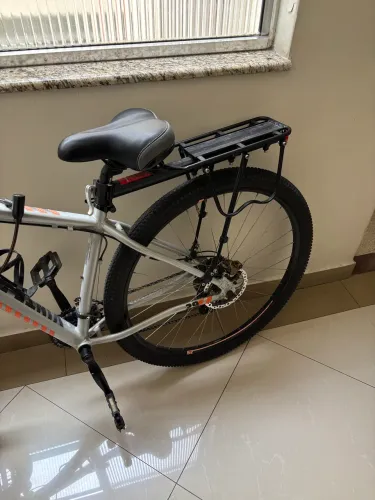 Bicicleta Caloi aro 29 tamanho M prata perfeita pra usar