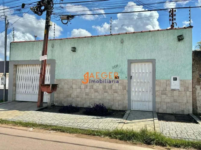 Otima casa com 4 quartos, na zona Sul