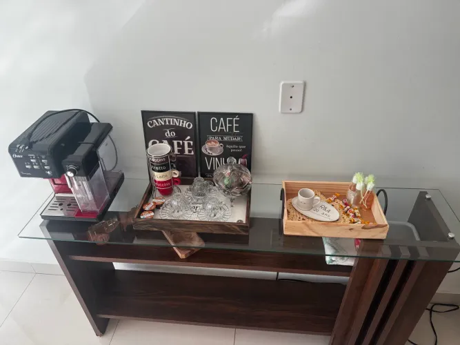 Aparador moderno com tampo de vidro - ótimo custo benefício