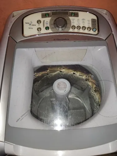 Lava e Electrolux modelo lst12. 