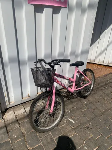 Bicicleta Rosa Aro 20 com Cestinha Preta