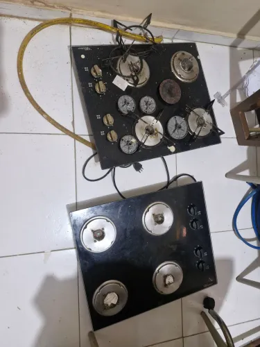 Vendo esses dois fogões - 200 cada facilito cartao