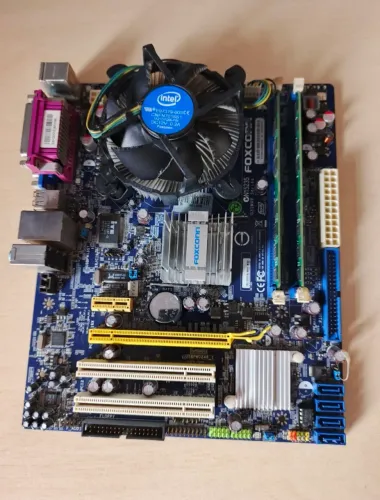 02 pentes de memória RAM DDR2 + processador core 2duo