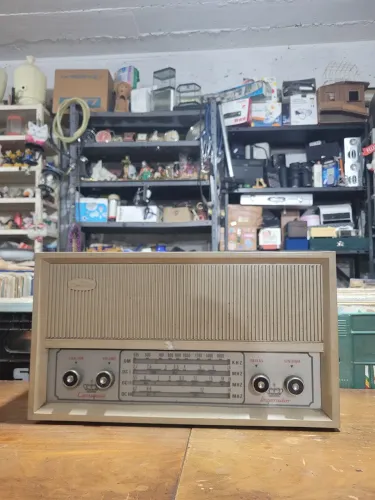 Vendo rádio antigo da marca campeão, modelo Imperador.