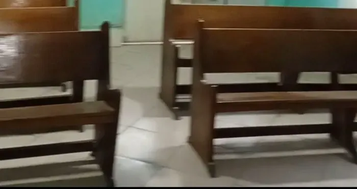 Vendo banco de madeira para igreja 300 reais cada