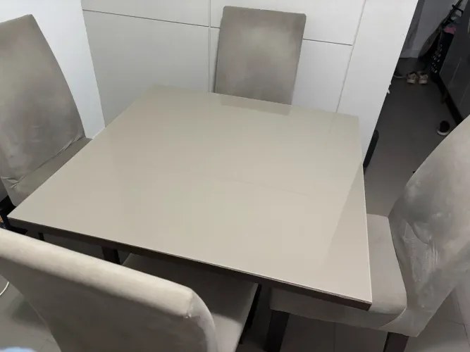 Mesa 4 cadeiras