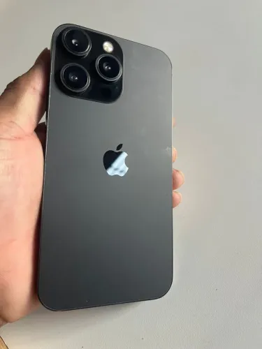 iPhone 11 na carcaça do 14 pro