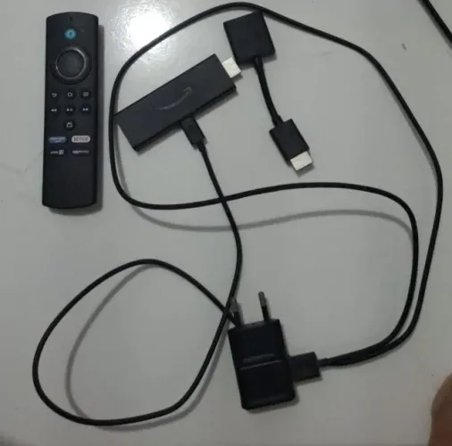 Amazon Fire TV Stick com Alexa + Controle