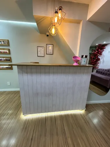 Balcão Atendimento 150cm Recepção Ripado Rosa com Led