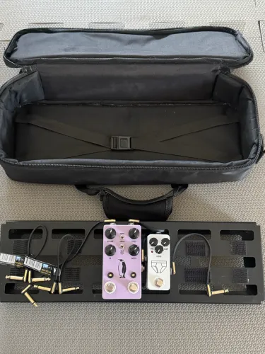 pedalboard, pedais e cabos 