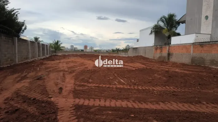Terreno disponível para venda no bairro Cidade Jardim em Uberlândia MG