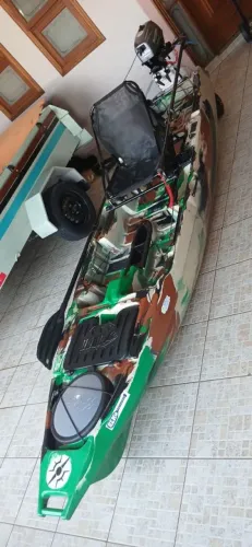 Caiaque Iron da milhas náutica com motor 