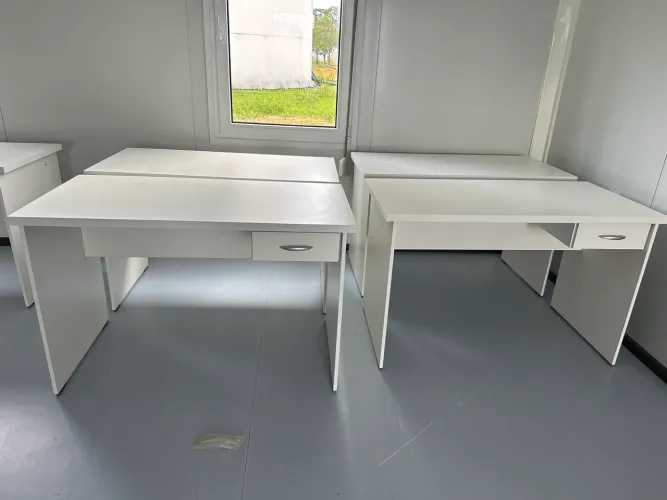 Mesa de Escritório em MDF com tampo grosso e 1 Gaveta - Nova