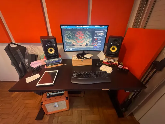 MESA COM REGULAGEM DE ALTURA GENIODESK