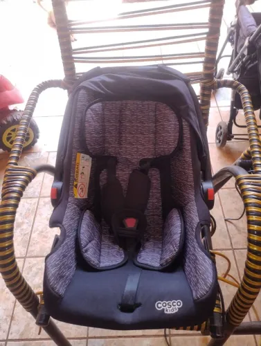 CARRINHO DE BEBÊ E BEBE CONFORTO