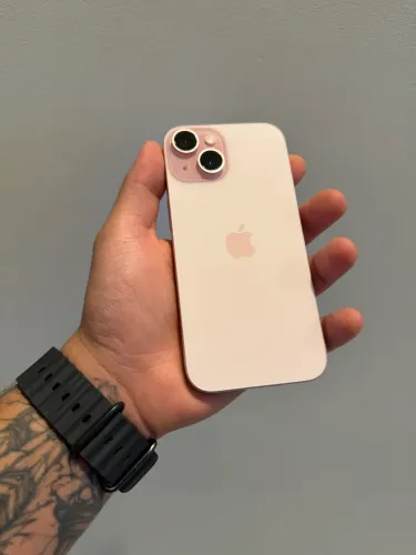 iPhone 15 rose