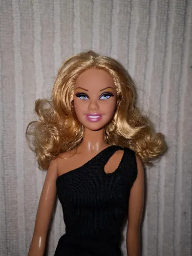 Boneca Barbie Basics Model 06 Collection 001 Black Label Mattel