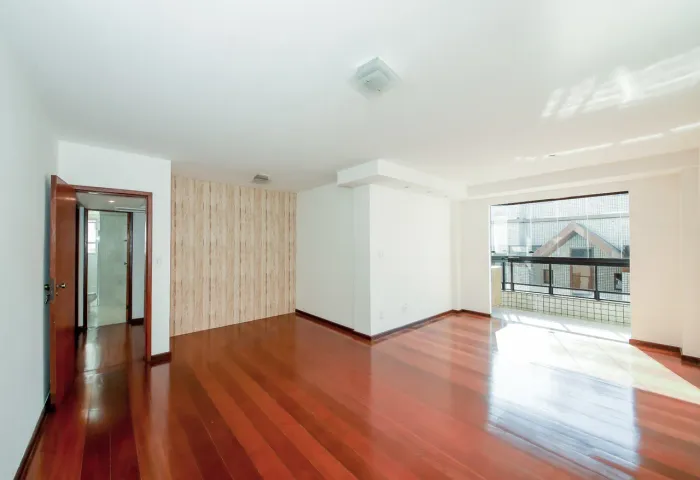 Apartamento de 3 quartos com 205 m² reformado no Bom Pastor para venda