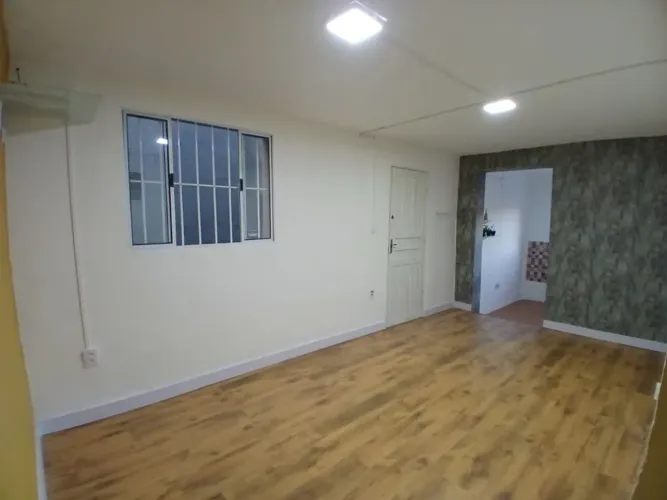 Casa com 1 dormitório, garagem e quintal para alugar, 60 m² por R$ 1.640/mês - Cidade Jard