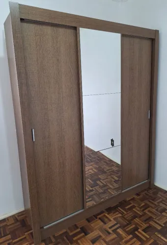 Guarda-roupa c/ Portas de correr