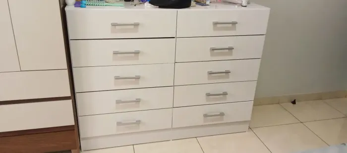 1 cômoda 10 gavetas + 1 cômoda 5 gavetas