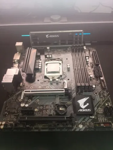 i7 9700 + B360M AORUS GAMING 3