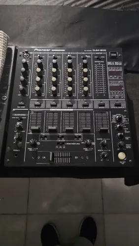 DJM 600 Novo/ Black piano.